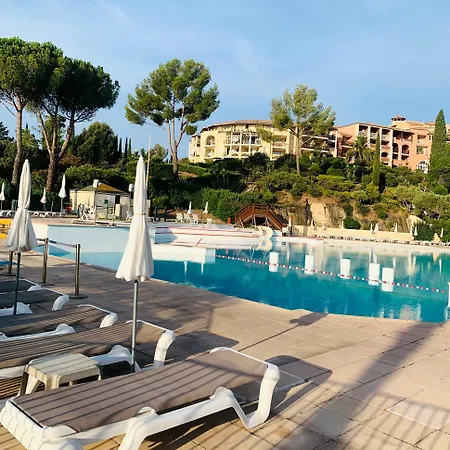 Appartement classé Premium - Le Jardin Clos Vue Mer -Parking Couvert - PISCINE Chauffée du 05-04 au 01 -11- Parc résidentiel avec espaces de Loisirs parcours de Santé, randonnées , Jeux extérieur *