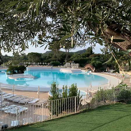 Appartement classé Premium - Le Jardin Clos Vue Mer -Parking Couvert - PISCINE Chauffée du 05-04 au 01 -11- Parc résidentiel avec espaces de Loisirs parcours de Santé, randonnées , Jeux extérieur Appartamento